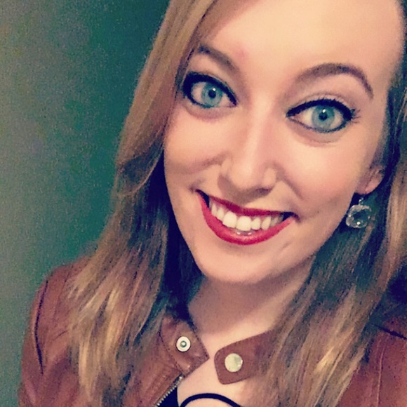 Meet your Posher, Emily - Picture 1 of 2